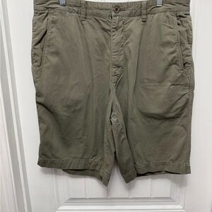 Tommy Bahama Men’s 36 Chino Flat Front Green Olive Shorts (1-11)